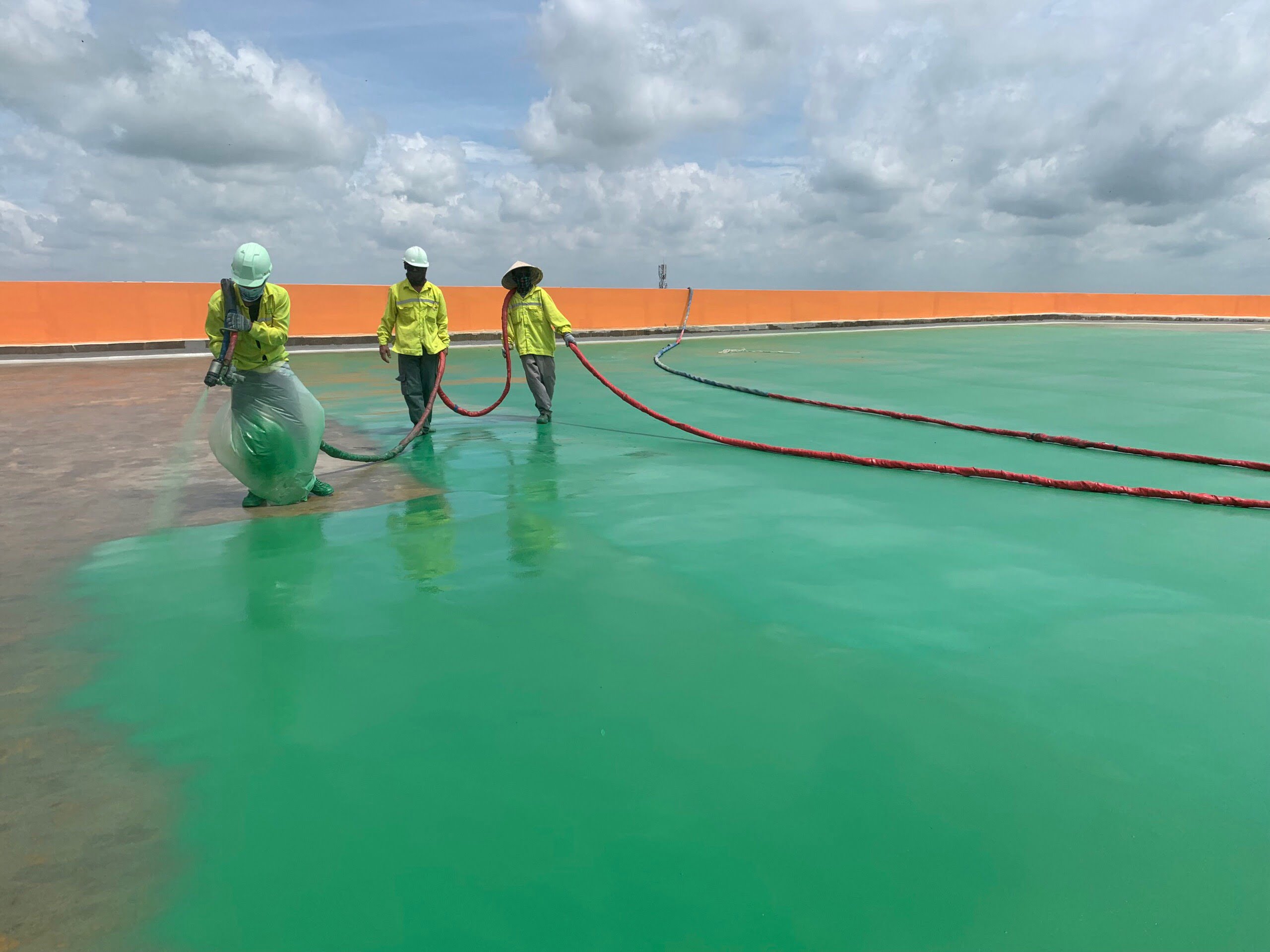 Polyurea là gì? Chống thấm hiệu quả, bền bỉ và an toàn cho môi trường 2 5972599d8db559eb00a4